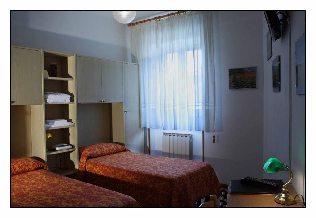 Due Torri Hotel San Severino Marche Kamer foto