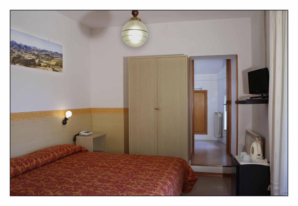 Due Torri Hotel San Severino Marche Kamer foto