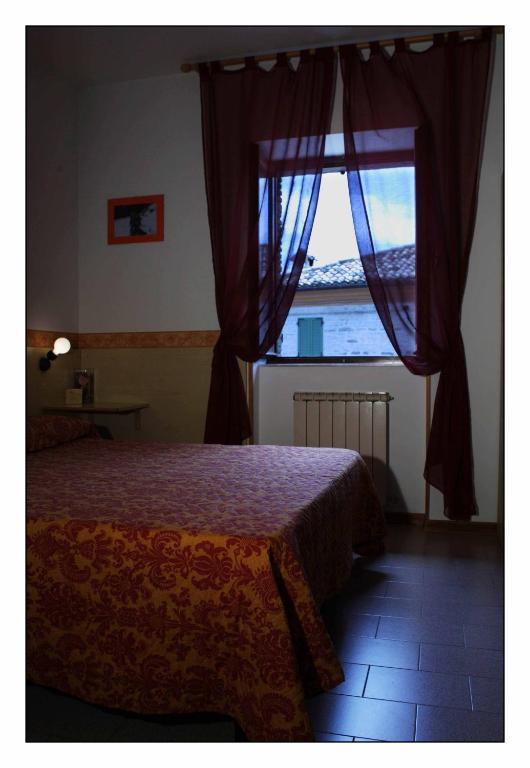 Due Torri Hotel San Severino Marche Kamer foto