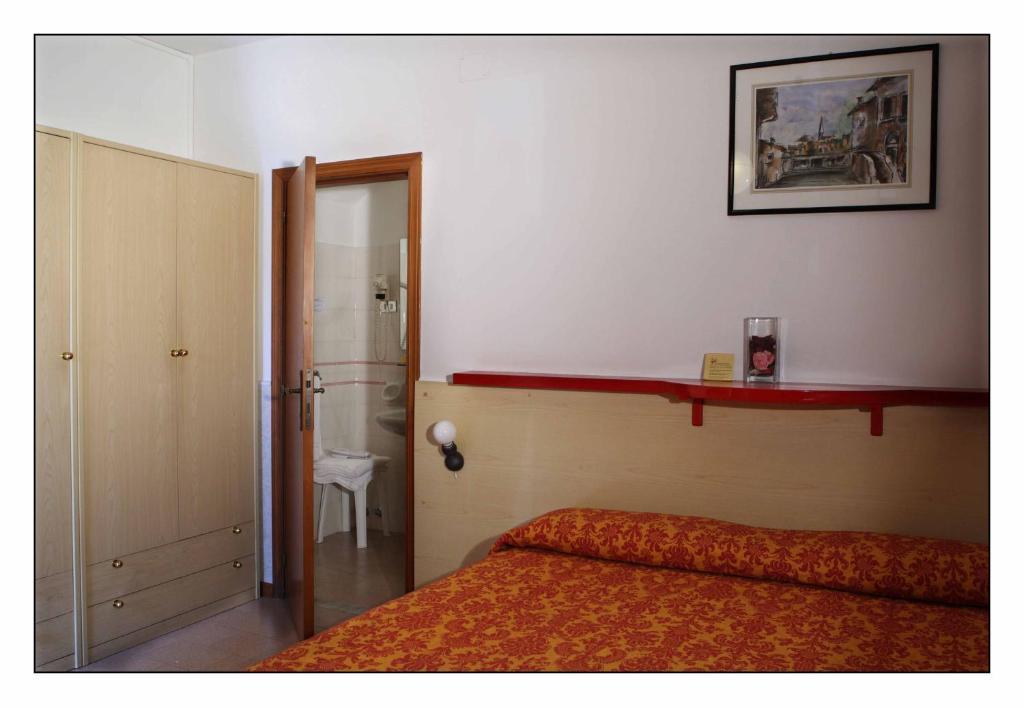 Due Torri Hotel San Severino Marche Kamer foto